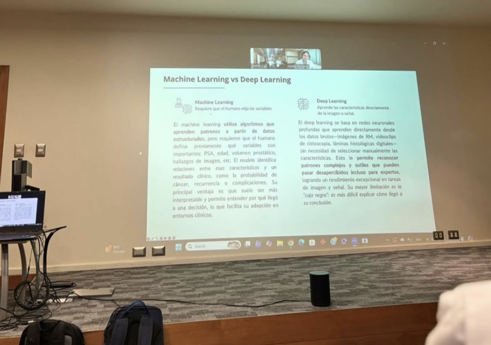 Natalia Riquelme presentando sobre inteligencia artificial en urología en la reunión clínica de Clínica Indisa.